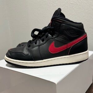 Nike Air Jordan 1 Mid GS 4.5Y Black Red Bred Youth Sneakers